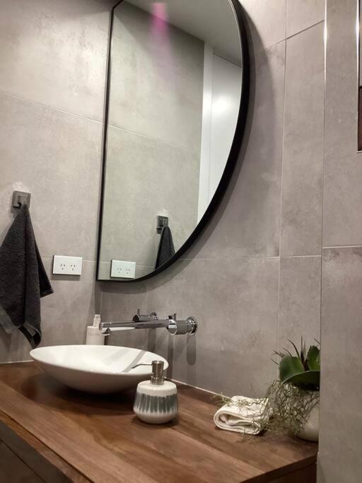 In The Heart Of Port Melbourne Apartment Luaran gambar
